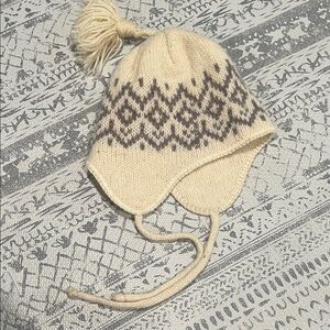 Cozy Cream & Grey Wool-Blend Knit Hat w/ Pom-Pom & Ear Flaps ❄️🧶